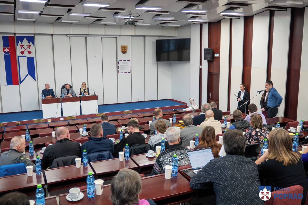 Primátor Anton Danko sa dňa 27.1.2026 historicky prvýkrát stretol so zástupcami kultúrnych inštitúcií v našom meste. Cieľom stretnutia bola otvorená diskusia o spravodlivom prerozdeľovaní financií na kultúru tak, aby o nich rozhodovali samotní kultúrnici.  Na stretnutí bola zvolená komisia zložená zo zástupcov jednotlivých subjektov, ktorej úlohou je pozbierať podnety od ostatných kolegov a pripraviť finálny návrh, ktorý mesto zakomponuje do VZN o poskytovaní dotácií na kultúru a predloží ho mestskému zastupiteľstvu na schválenie.  Súčasťou stretnutia bola aj bohatá diskusia, ktorej sa aktívne zúčastnili zástupcovia viacerých umeleckých súborov, napr. dychových hudieb Tatramat i Popradčanka, Divadla Východná Európa, Tanečného klubu Fearless, Divadla Poprad, DFS Letnička, FS Vagonár a ďalší.