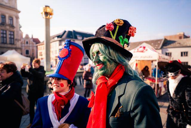 Masopustní veselí se vrací do Přerova. V sobotu 14. února bude městem znít muzika, smích a pestrý masopustní rej. Veselá chasa se pak poprvé přemístí i do Předmostí, aby pobavila tamní obyvatele.                               Číst dál...