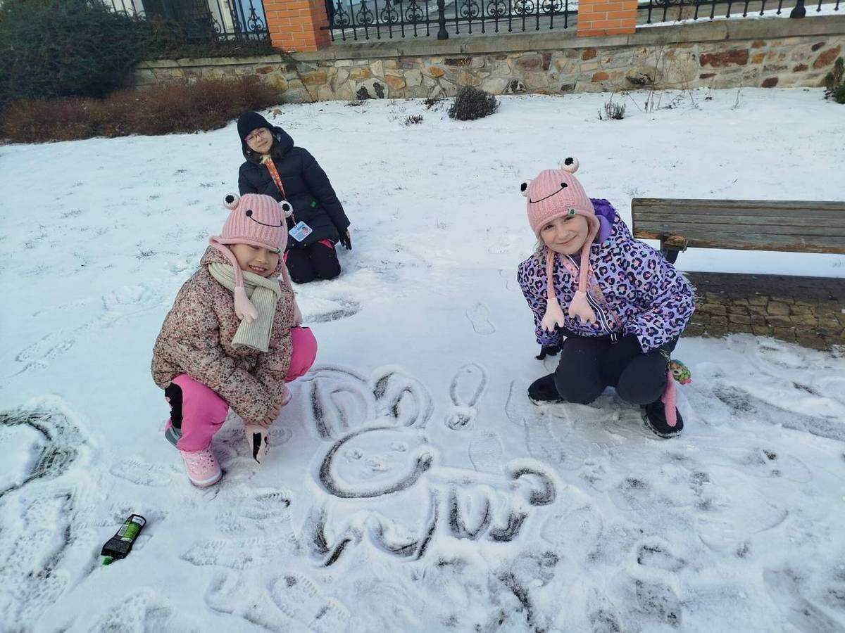 Sníh nám umožnil malovat také jiným způsobem.