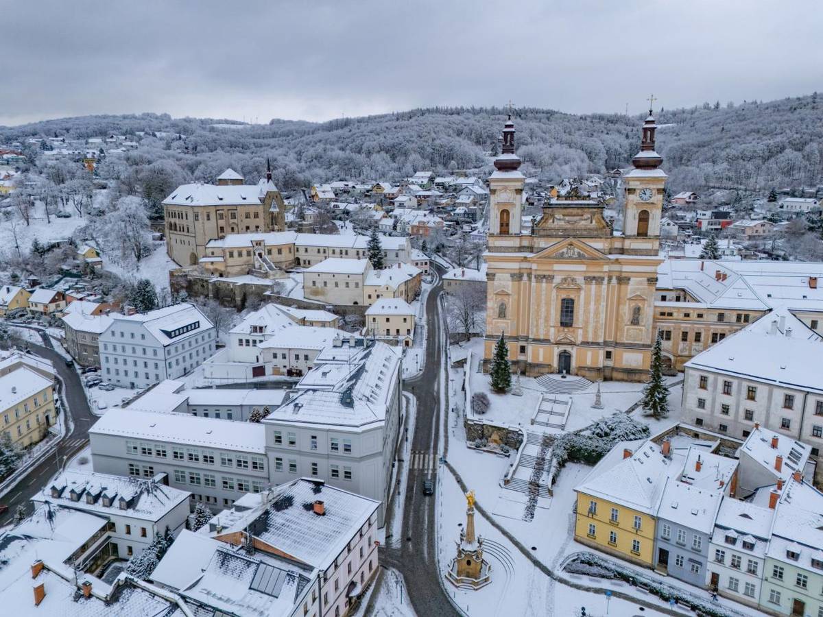 Český statistický úřad organizuje v roce 2026 výběrové šetření o životních podmínkách domácností v České republice pod názvem „Životní podmínky 2026“. Vlastní šetření proběhne v době od 31. ledna do 21. června 2026 v náhodně vybraných domácnostech.