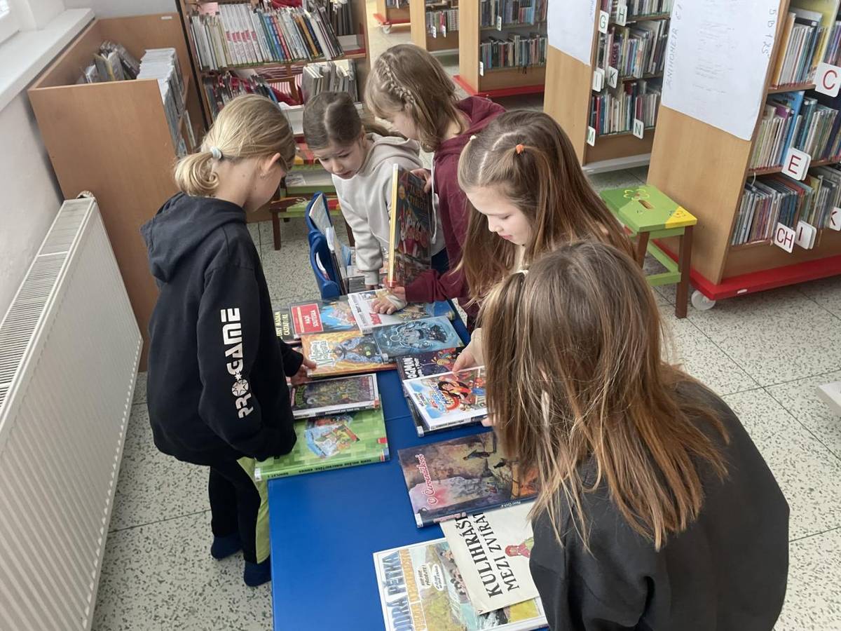 V den předání pololetních vysvědčení se žáci čtvrtého ročníku vydali do Městské knihovny v Sedlčanech. Tématem jejich letošní návštěvy byly komiksy.