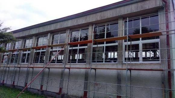 Rekonštrukcia východnej strany telocvične  - zateplenie spojené s výmenou okien.