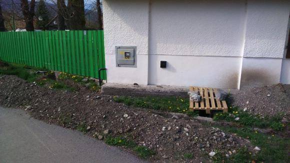 Práce ukončené, napojenie budovy a sociálných zariadení na verejnú kanalizáciu.