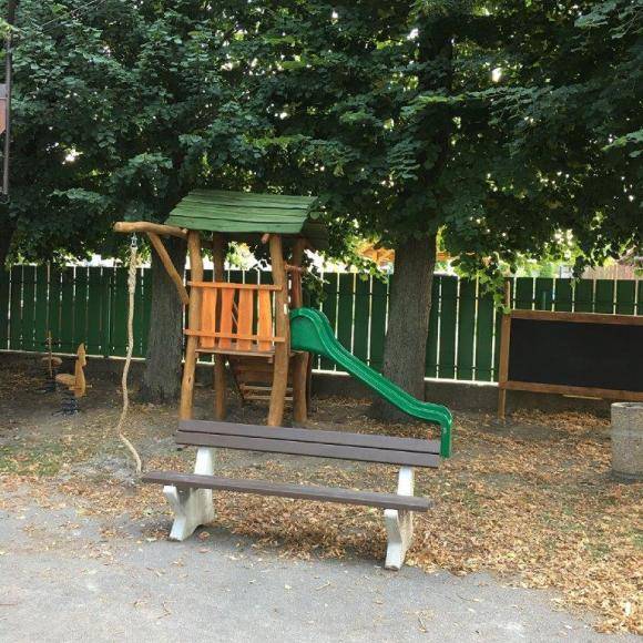 Do oddychovej časti v priestore Kola pod lipami boli osadené detské prvky.