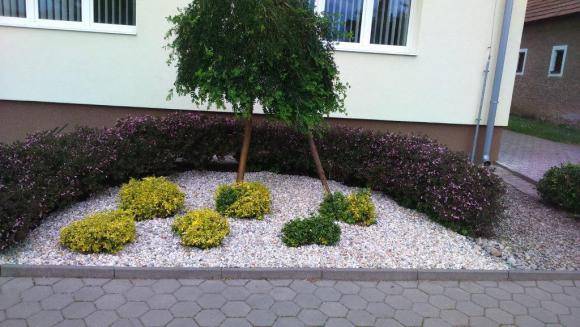 Revitalizácia parkovej plochy pri OBECNOM ÚRADE.