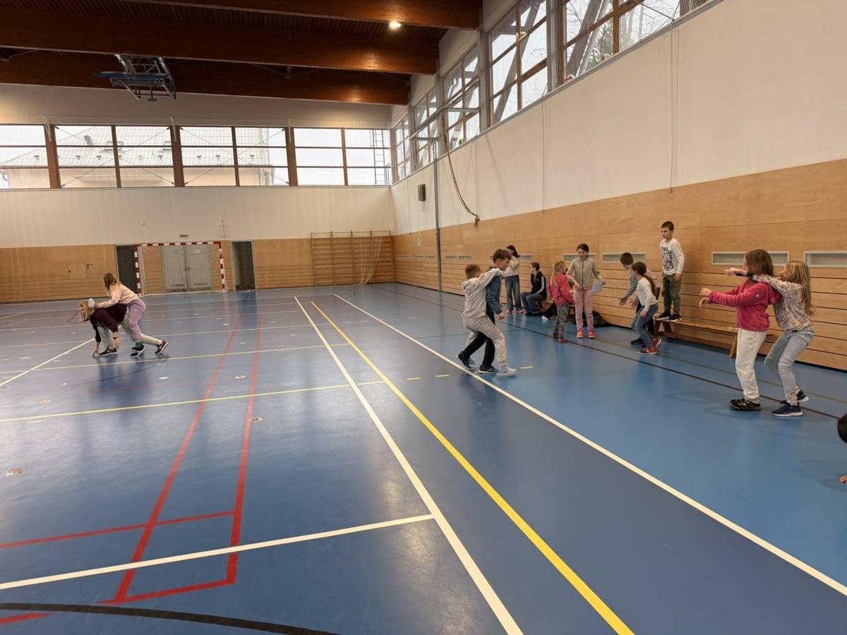 Pomůžeš Ježíškovi doručit dárky ze seznamu? (ŠD2)