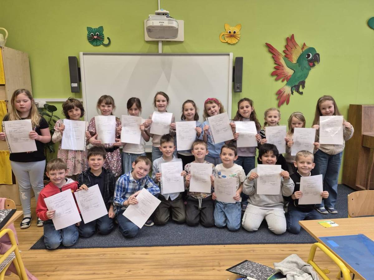 Poslední den prvního pololetí rozhodně nebyl jen o převzetí vysvědčení a rychlém rozprchnutí se na prázdniny. Naopak – celá škola ožila pestrou paletou netradičních aktivit, projektů a zážitků, na které budou žáci ještě dlouho vzpomínat.