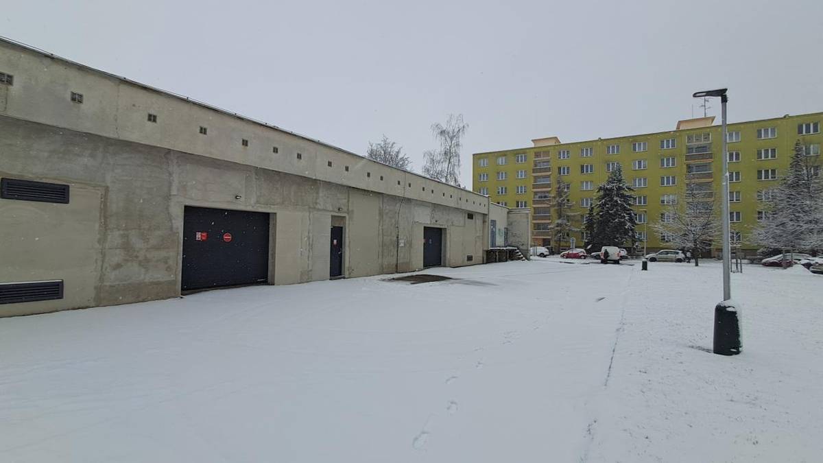 Společnost Žatecká teplárenská, a. s., centrální dodavatel tepla ve městě, dokončila přestavbu bývalé výměníkové stanice VS 1 v Lípové ulici. Objekt byl nově upraven na moderní garážová stání, která budou nabídnuta k pronájmu obyvatelům města.