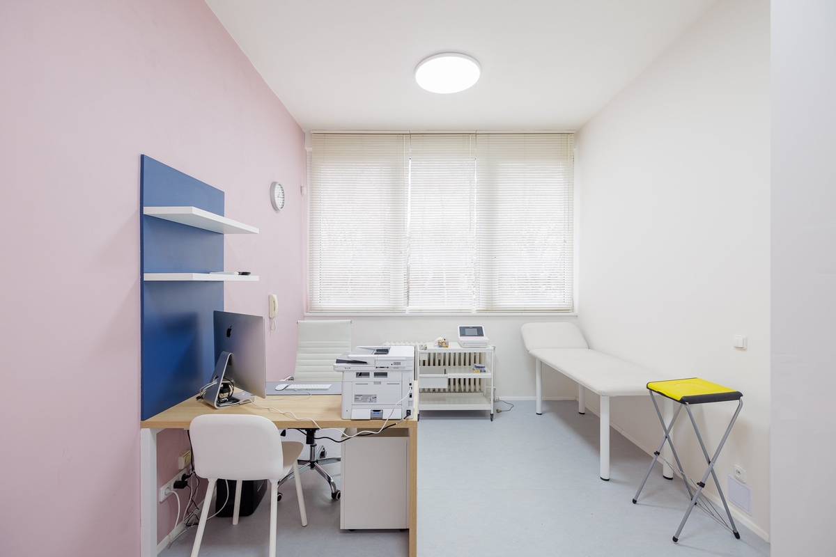 Od února 2026 zahajuje ve Vinoři provoz interní ambulance MedKrup, která patří společnosti GynKrup s.r.o. Ambulance sídlí ve zdravotním středisku v nově zrekonstruovaných prostorách, které byly speciálně upraveny pro poskytování kvalitní lékařské péče. Ambulance nabízí široké spektrum služeb, mezi které patří:      – Preventivní prohlídky – Diagnostika a léčba nemocí – Odběry a laboratorní vyšetření (včetně EKG, tlakového Holteru a dalších)      Adresa, kontakt a ordinační hodiny: MedKrup, Mladoboleslavská 514, 190 17 Praha-Vinoř. 296 226 016, vinor@medkrup.cz pondělí pouze pro objednané úterý pouze pro objednané středa 09.00–15.00 čtvrtek pouze pro objednané pátek pouze pro objednané