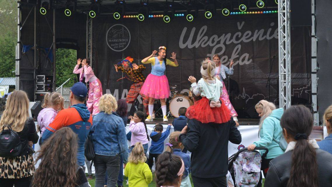 Rok 2025 bol v našej obci bohatý na podujatia pre všetky generácie – od tradičných stretnutí a spomienkových aktov, cez kultúrne a komunitné programy, až po športové podujatia a aktivity pre rodiny. Ďakujeme všetkým organizátorom, dobrovoľníkom, spolupracujúcim organizáciám, partnerom a najmä vám – občanom, ktorí ste prišli a vytvorili atmosféru.