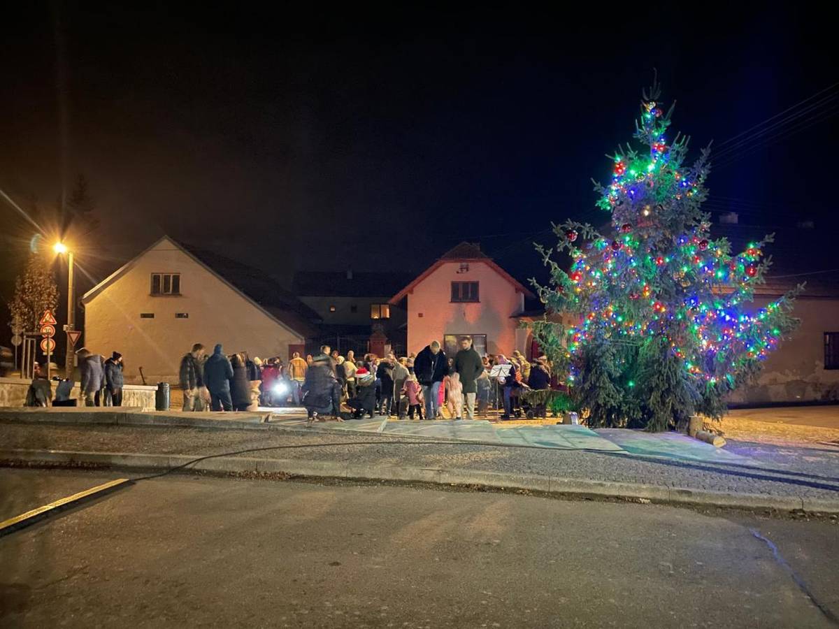 Rozsvícení vánočního stromu v Bavoryni 2025