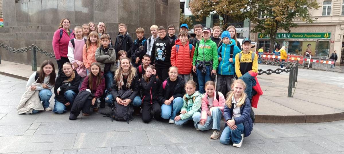 Na podzim jsme se vydali do Národního muzea, kde jsme si prohlédli vzácné pozůstatky našich předků - Lucy a Selam, koster přavěkých hominidů druhu australopithecus nalezených v Etiopii.