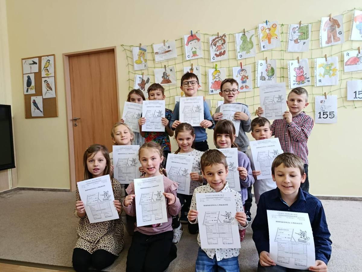 Ve čtvrtek jsme si domů odnesli první vysvědčení