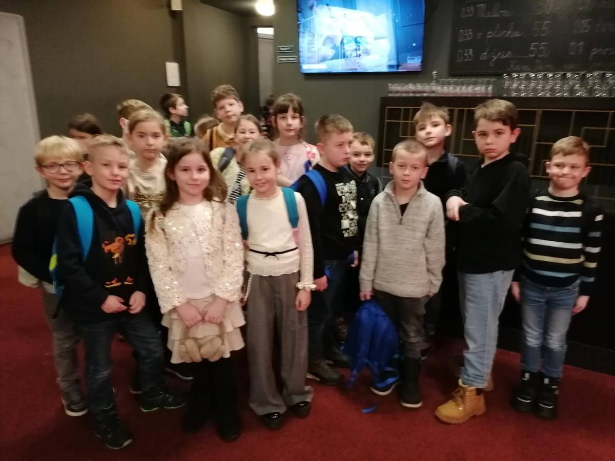 V lednu jsme vyrazili za kulturou do Divadla v Dlouhé na představení „Malý vánoční příběh aneb Jak jsem se ztratil“. Tato hra se zpěvy nás nadchla a skvěle doplnila vánoční atmosféru.