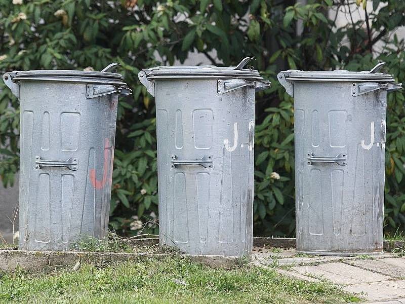 Vážení občané, z důvodu nepříznivého počasí a nesjízdných komunikací dnes neproběhl svoz odpadu z naší obce, náhradní svoz proběhne ve čtvrtek 5.2. nezapomeňte umístit své popelnice na obvyklé místo. Svoz bude probíhat už od brzkých ranních hodin.