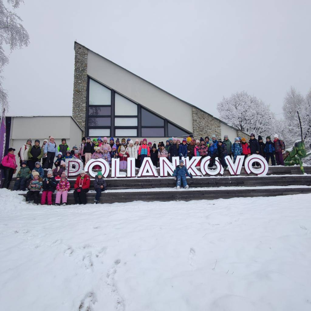 Na Nový rok o slepačí krok, na Tri krále, o krok dále, Na Hromnice o hodinu více.