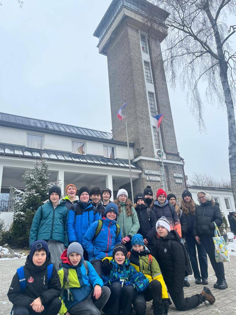 28.1.2026 jsme byli na zeměpisné vycházce na Kožové hoře.  Kožova hora se nachází 2 km jižně od Kladna.