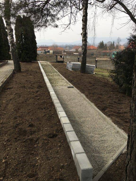 V existujúcom urnovom háji na miestnom cintoríne je nedostačujúci počet voľných hrobových miest pre uloženie urny do hrobového miesta do zeme.