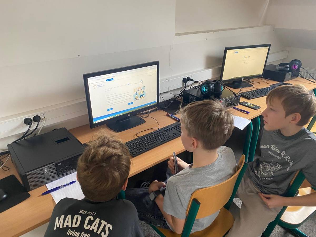 V průběhu prosince se žáci čtvrtých a pátých tříd zúčastnili 15. ročníku Soutěže Finanční gramotnost.