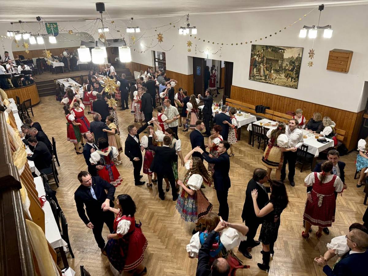 V sobotu 3. ledna se v Obecním sále uskutečnil již III. Obecní bál, který se po všech stránkách vydařil.