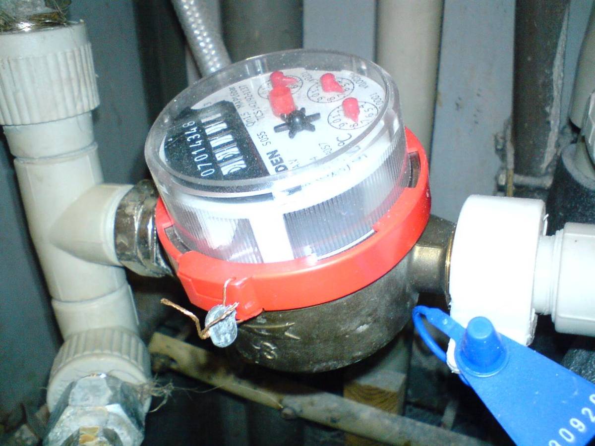 Vážení odběratelé, v obci Předín Vodárenská akciová společnost eviduje zvýšený odběr vody. Zkontrolujte prosím svoje domovní vodoměry a okolí přípojek.