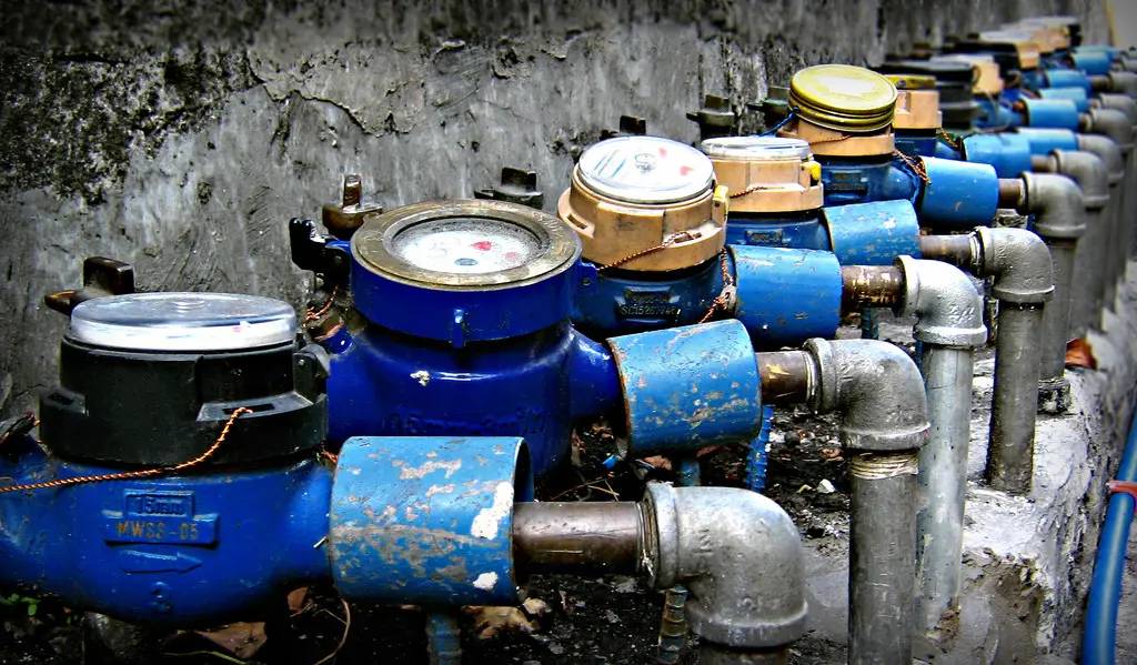 Vážení odběratelé,  v posledních týdnech jsme na vodovodní síti v obci Hluboká zaznamenali opakované zvýšené odběry vody, které neodpovídají souhrnným údajům z fakturačních vodoměrů. Nejedná se o poruchu na vodovodním řadu.