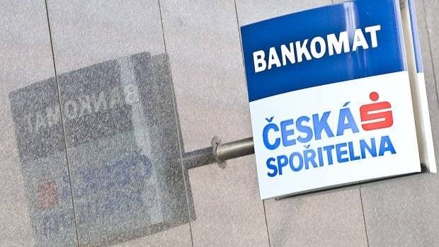 Česká spořitelna uvedla do provozu provizorní mobilní bankomat na adrese Jičínská 54. Bankomat je plně funkční pro výběry a k dispozici veřejnosti po dobu rekonstrukce objektu Turistického informačního centra na náměstí.     Po dokončení rekonstrukce bude klasický bankomat České spořitelny vrácen zpět na původní místo do objektu nového TIC.     Děkujeme za trpělivost a využívání dočasného řešení.