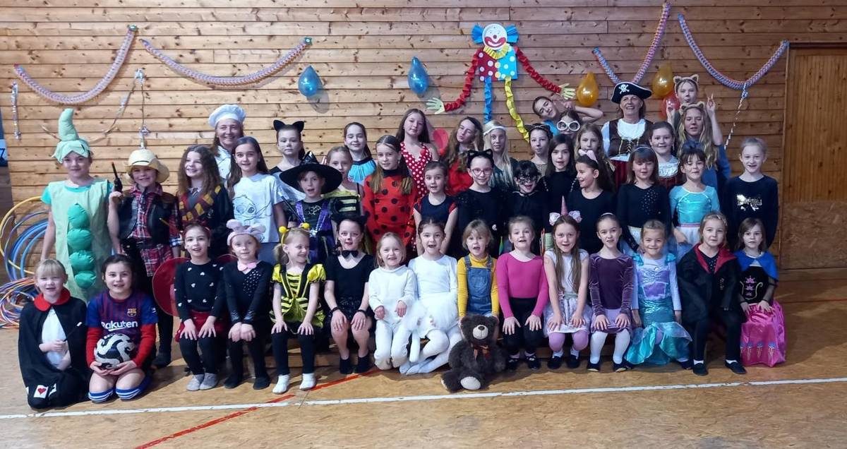 Veselé fašiangové obdobie využili aj naše gymnastky, ktoré si v telocvični pripravili karneval plný smiechu a dobrej nálady.