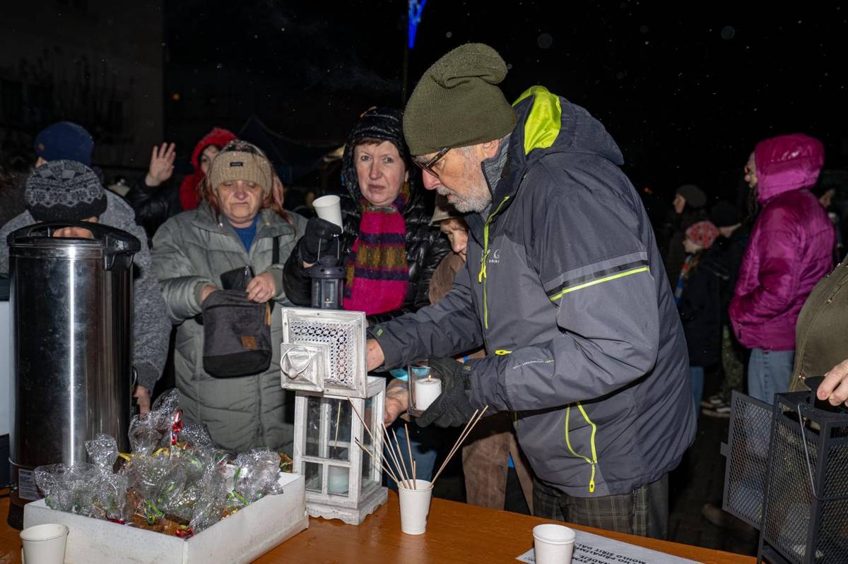 Jednou z posledních akcí ke konci roku, která se dlouhé roky v Milíně pořádá, je Živý betlém a rozdávání betlémského světla. Tentokrát ji pořádal 1. skautský oddíl Slivice za minimální pomoci knihovny.