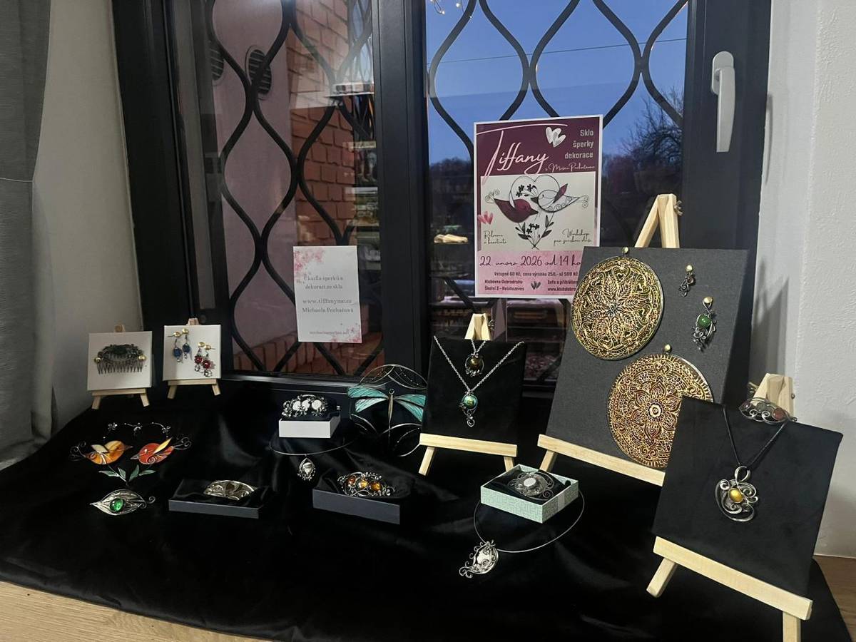 Přijďte se pokochat do Infocentra Nelahozeves krásnými výrobky TIFFANY Míši Pechačové.