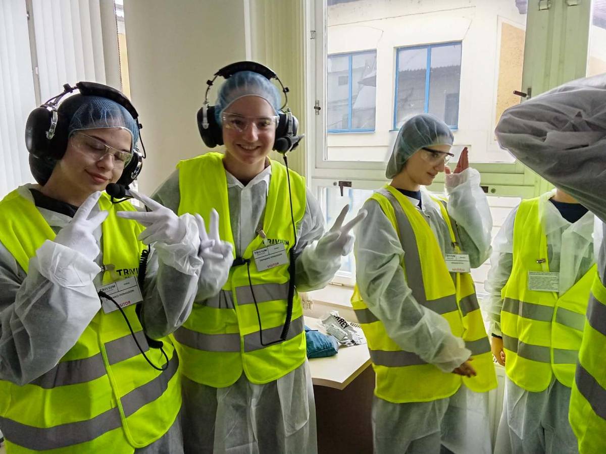 Žáci 9. ročníku se zúčastnili exkurze v TRIVIU Skřivany. Děkujeme paní Lucii Jiránkové za spolupráci a zprostředkování exkurze. Žáci byli nadšeni.