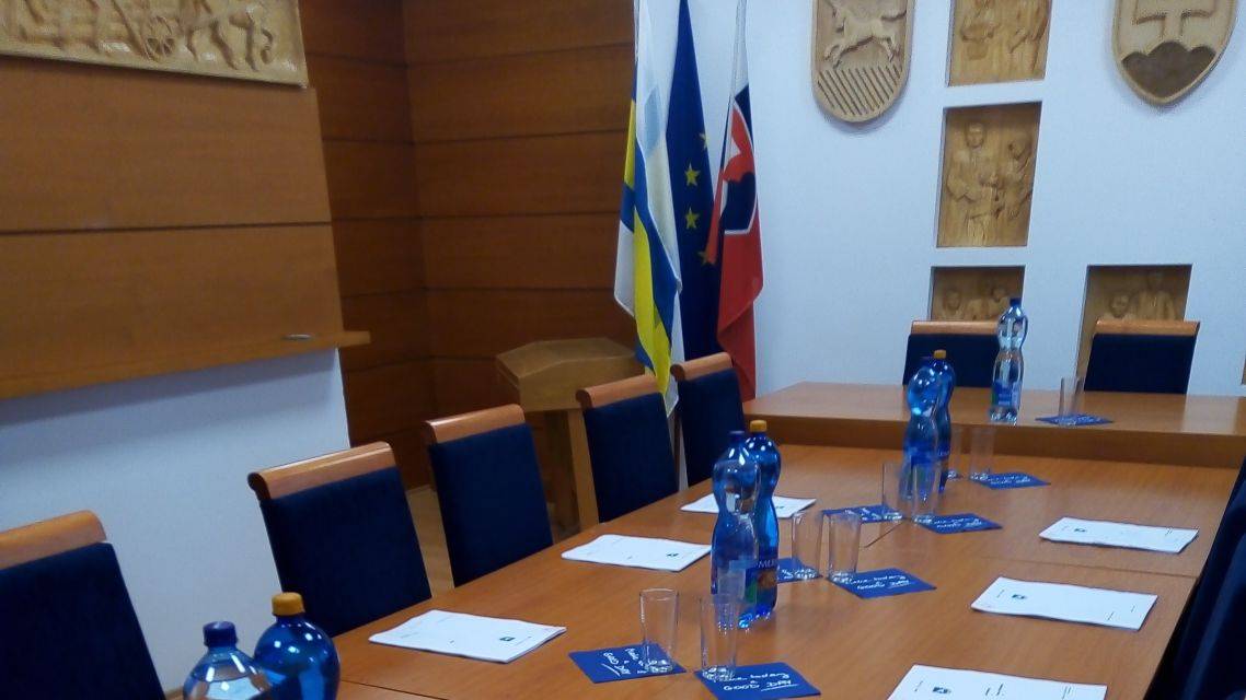 vrátane  návrhu programu zasadnutia Obecného zastupiteľstva