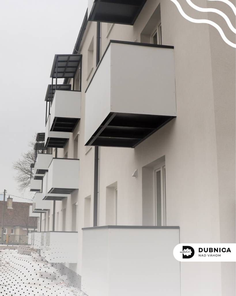 Dubnická radnica systematicky pracuje na zvyšovaní kapacít fondu mestských nájomných bytov, ktoré vníma ako jeden z nástrojov stabilizácie, resp. postupného zvyšovania počtu obyvateľstva.