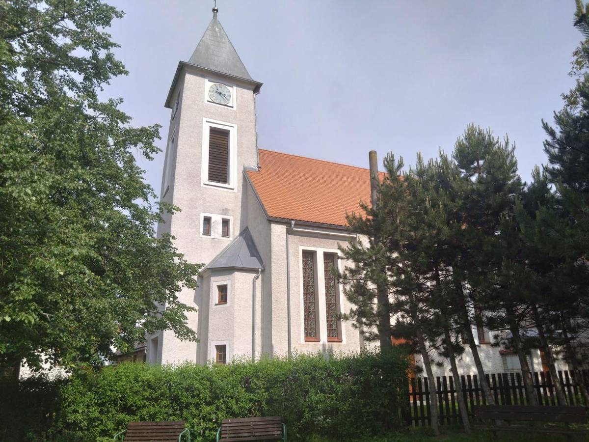 Vítáme Vás na nových webových stránkách obce Rosovice, které byly spuštěny ve středu 4. února 2026. Věříme, že budou pro vás přehlednější. Umožňují více informací. Využijte i možnosti stažení aplikace v odkaze V OBRAZE do vašeho mobilního telefonu aby vám nic neuteklo.