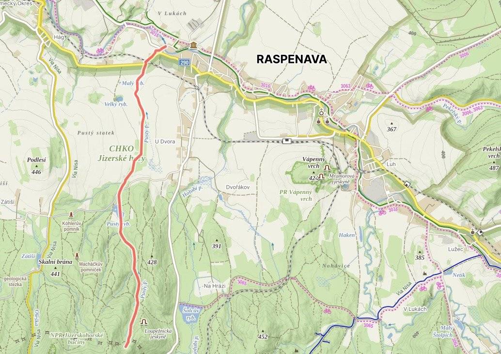 Vlastník vodního díla „Vodní nádrž Pustý Potok“ oznamuje dle manipulačního řádu plánovaný termín vypouštění vodní nádrže, a to ode dne 14.02.2026 do cca 09.03.2026.  Termín vypouštění byl konzultován se Správou CHKO Jizerské hory a je zvolený tak, aby pokles hladiny v retenčním prostoru nádrže proběhl před začátkem období rozmnožování žab. Z důvodu plánované opravy hráze není v plánu okamžité napuštění nádrže.  Pro zajištění příznivých podmínek pro život pro vodní živočichy, respektive s ohledem na období rozmnožování žab, budou v požeráku ponechány 2-3 dluže pro zachování vodního biotopu.