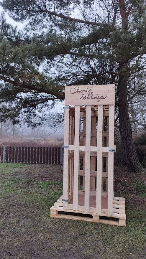 Dneska ve 14 hodin vypukne na novoveské návsi masopustní veselí! Nenechte si to ujít, budou maškary, muzika, chůdaři, koblihy a preclíky - a hlavně plno taškařic a zábavy. Kolem 15. hodiny dorazíme k sálu úřadu, kde pohřbíme basu. A pak vypukne karneval pro děti. V bistru je dnes otevřeno od 12 hodin, zastavte se nejen na zabijačkové speciality - na místě i s sebou domů. Hrát bude od 15 do 17 hodin kapela Jádro. A večer od 20 hod. je zábava. Těšíme se na viděnou!