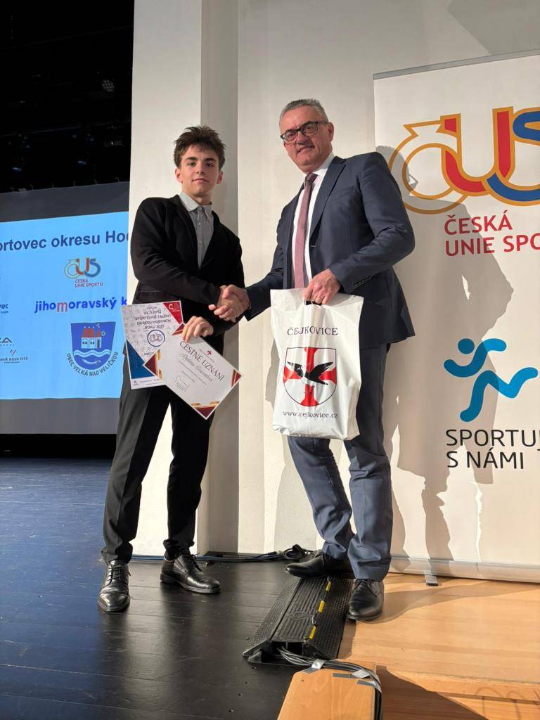 SLAVNOSTNÍ PŘEDÁVÁNÍ OCENĚNÍ VE VELKÉ NAD VELIČKOU