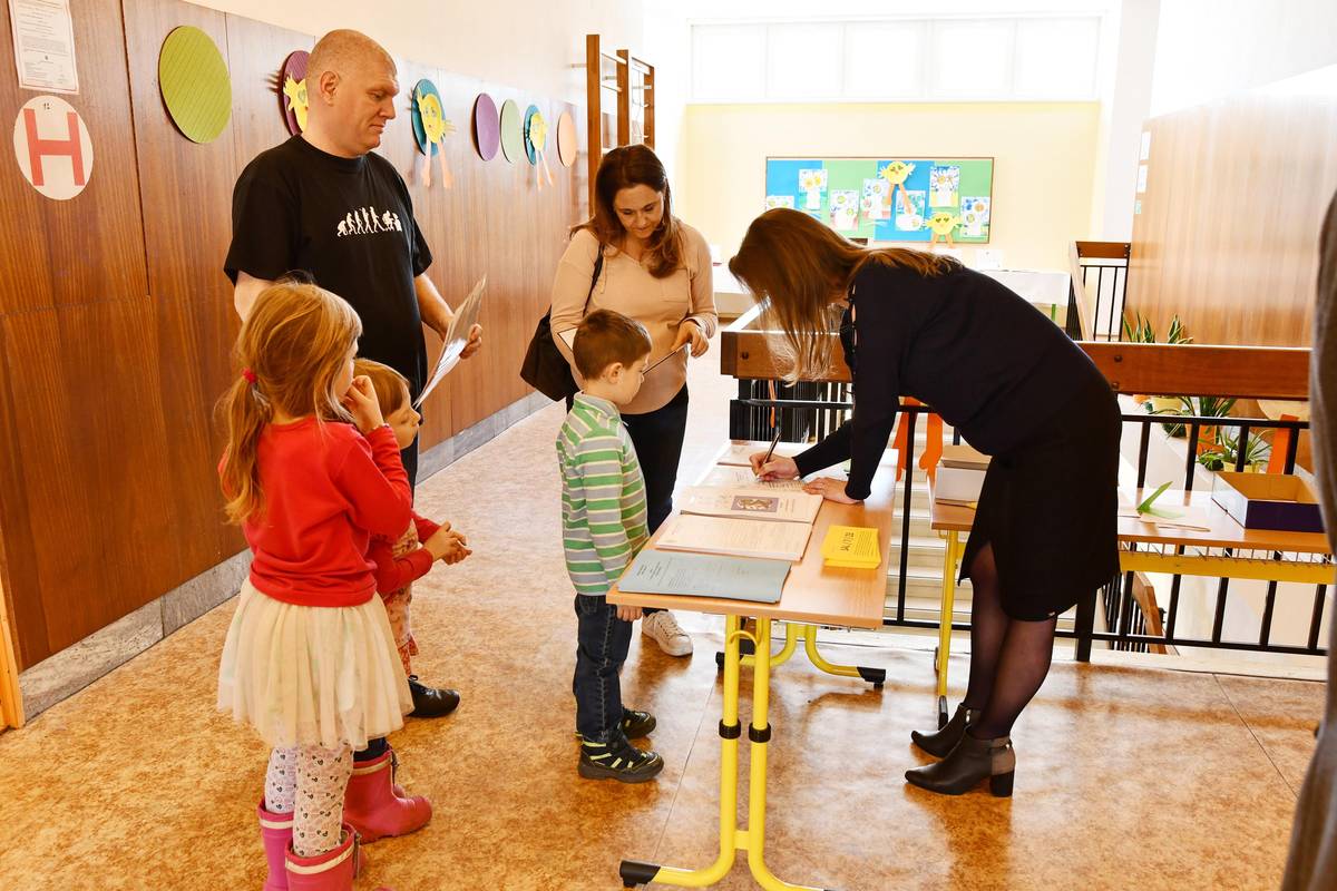 Připomínáme, že zápisy do prvních ročníků základních škol v Blansku pro školní rok 2026/2027 se uskuteční v úterý 10. února 2026 od 14:00 do 17:00 hodin a v náhradním termínu ve středu 11. února 2026 v době od 14:00 do 16:00 hodin. Zápisy na všech čtyřech městem zřizovaných základních školách proběhnou formou osobního podání žádosti. Podrobnosti najdete zde.