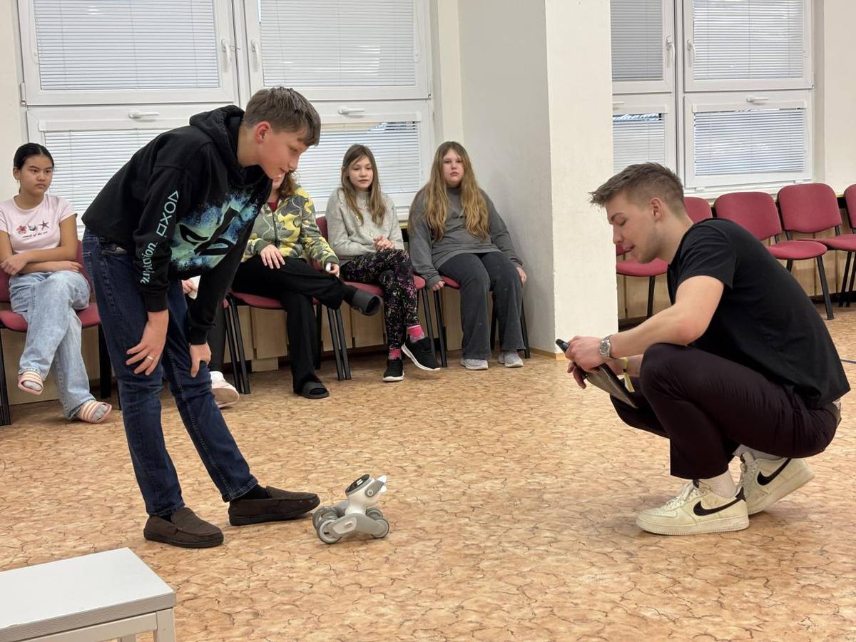 V pondělí dne 3. února se v naší škole uskutečnil projektový den zaměřený na robotiku a umělou inteligenci. Projekt byl určen žákům 5. - 9. ročníku.