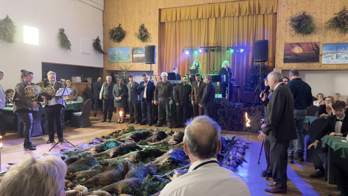 Včera proběhl 4.Myslivecký ples. Zábava to byla skvělá a tombola ještě větší.Děkujeme myslivcům i všem, kteří přišli.