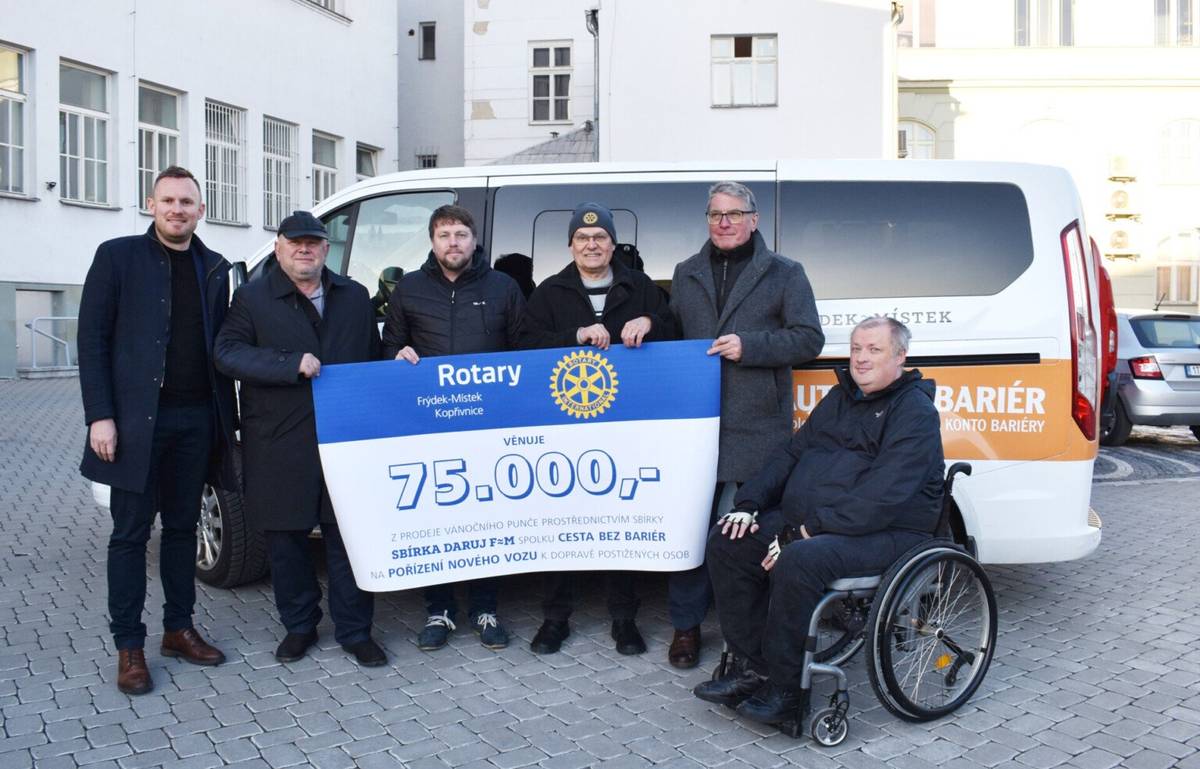 Město vypsalo veřejnou sbírku Daruj F≈M na zakoupení automobilu pro bezbariérovou přepravu ve prospěch spolku Cesta bez bariér. Během Adventu na místeckém náměstí navíc zajistilo pro místní Rotary Club stánek, ve kterém rotariáni prodávali charitativní punč s tím, že výtěžek věnují do této sbírky.  PRODEJEM PUNČE BĚHEM ADVENTU VYBRALI NA DOBROU VĚC 75 TISÍC KČ | Frýdek-Místek