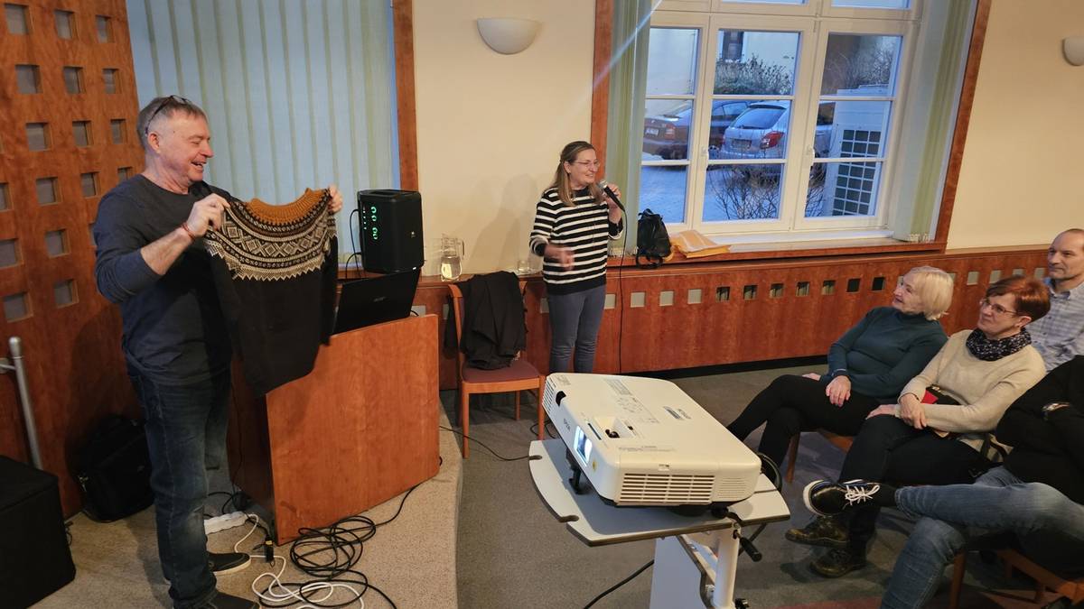 Pondělní odpoledne 9. února přilákalo další zájemce o cestopisné přednášky manželů Poulíkových. Město Boskovice v rámci rodinné politiky s nimi pořádalo již čtvrtou přednášku, tentokrát na téma „Okolo Kuby aneb Kuba rok poo Fidelovi“. Opět více jak dvouhodinové velice poutavé povídání s nepřeberným množstvím fotografií a videí zaujalo bezmála padesátku posluchačů.