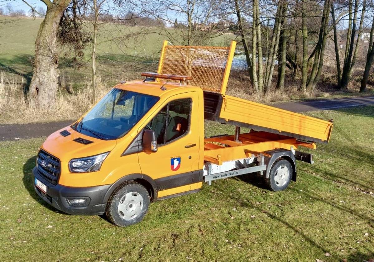 Nový vůz Ford Transit Trend.