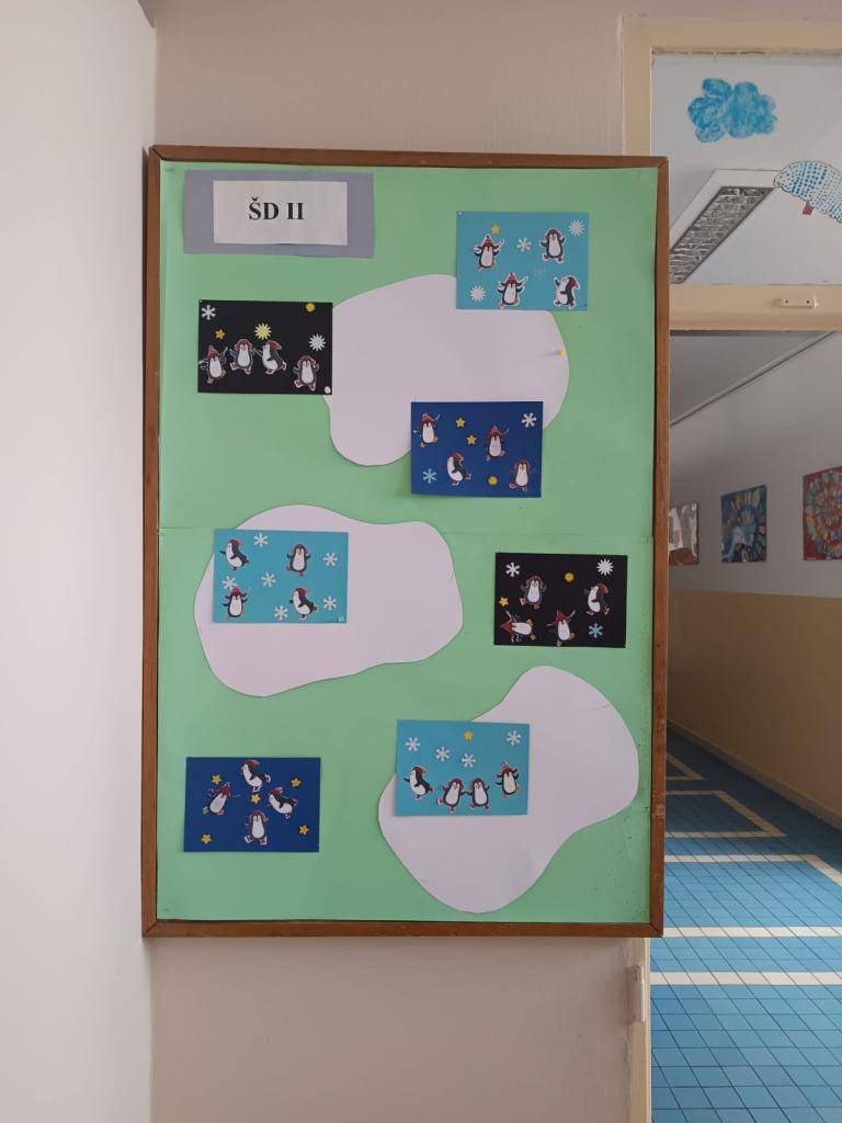 Při pracovní činnosti si děti vyrobily zimní obrázek s tučňáky.