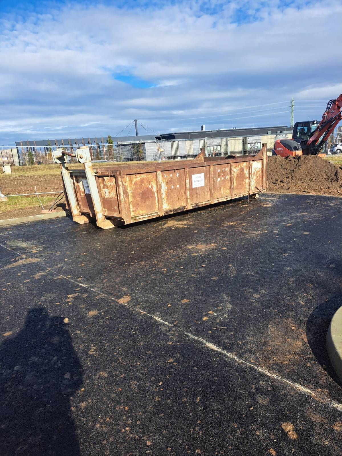 Vážení občané, kontejner na bio odpad je nově přemístěn za budovu Technických služeb v Průhonicích, vjezd z ulice K Dálnici. Děkujeme za pochopení.