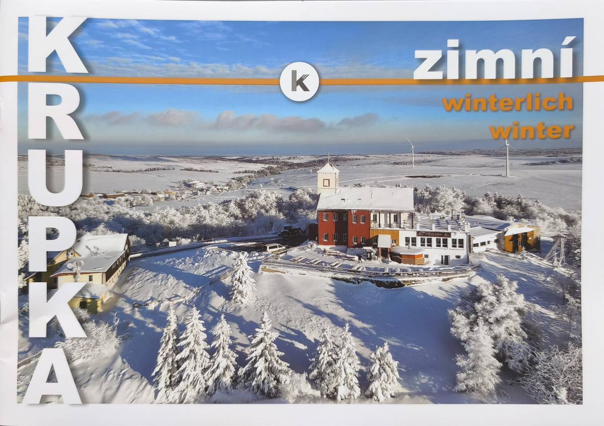 Na obou krupských infocentrech, v Infocentru na Městském úřadě v Krupce i v Infocentru Hornické krajiny Krupka, jsou nyní zdarma k dispozici nové fotosešity Krupka zimní. Fotosešit zachycuje krásy Krupky pod sněhovou pokrývkou a nabízí jedinečný pohled na město v zimní atmosféře. Autorem většiny fotografií je fotograf Josef Hromada a publikace vznikla ve spolupráci s Odborem cestovního ruchu a kultury Městského úřadu Krupka. Jedná se o první díl z nové edice fotosešitů, která bude postupně představovat Krupku z různých perspektiv. Fotosešit vydal Montanregion Krušné hory – Erzgebirge, o. p. s. za finanční podpory Karlovarského kraje a Ústeckého kraje.
