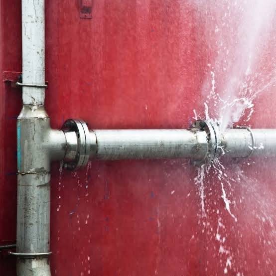 Vážení občané, vodárenská společnost vás žádá o kontrolu vodoměrné šachty a stavu vodoměru z důvodu podezření na únik vody za vodoměrem. Informaci o případném úniku vody po kontrole předejte na centrální vodárenský dispečink na telefonním čísle 735 166 444.