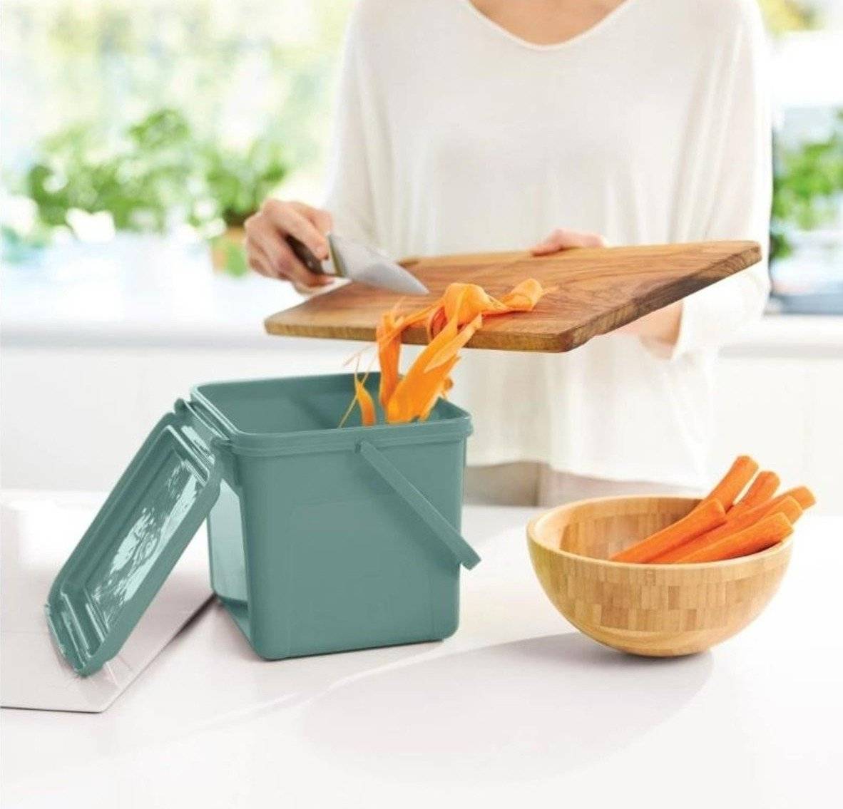 Připomínáme nabídku malých biokošů (5 litrů) na odkládání kuchyňských zbytků, ve kterých je následně můžete vyhazovat buď do biotejnerů, od jara do podzimu do 20 velkých kontejnerů (na trávu, větve a listí) nebo do domácích 630 litrových kompostérů, o které si můžete požádat na tel. 777876116 nebo napsat na mistostarosta@zacler.cz Kompostéry se budou předávat během března. K dispozici jsou pro vás také sady 3 tašek do domácností na třídění odpadů (plast, papír, sklo). Tyto tašky a také biokoše si můžou zájemci vyzvedávat v kanceláři na MěÚ, kde se hradí poplatek za odpady. Všechny tři výše uvedené pomůcky k třídění odpadů budou předány pouze osobám, které nemají u města dluh za odpady a mají v Žacléři trvalé bydliště.