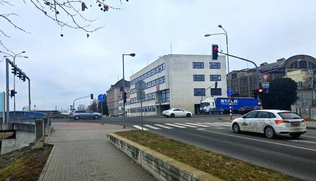 Zlepšení bezpečnosti a plynulosti dopravy patří mezi aktuální priority Přerova. Radní se tento týden zabývali dvěma klíčovými dopravními projekty – přestavbou frekventované křižovatky v Předmostí na okružní a modernizací světelných signalizačních zařízení na dalších dvou křižovatkách.                               Číst dál...