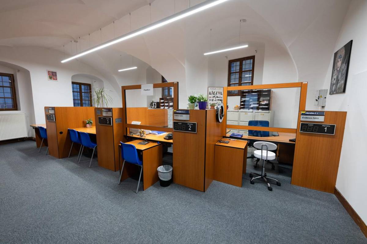 V lednu proběhla přestavba pracoviště evidence vozidel a řidičů, jejímž cílem bylo zkvalitnění pracovního prostředí a zvýšení komfortu pro občany využívající služby úřadu.